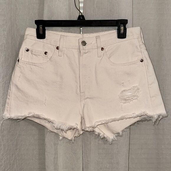LEVI’S 28 501 High Rise Button Fly Ivory Distressed Raw Fringe Hem Denim Shorts - Picture 1 of 14